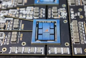 Lee más sobre el artículo iFlytek afirma que el uso de chips locales en modelos de IA extiende el tiempo de desarrollo en 3 meses