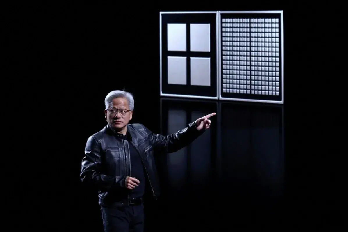 Lee más sobre el artículo Guerra tecnológica: El CEO de Nvidia afirma que Huawei tiene todo bajo control si se mantiene la prohibición estadounidense de chips a China