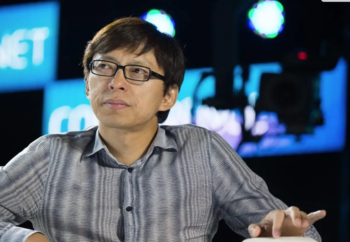 Lee más sobre el artículo El fundador de Sohu.com, Charles Zhang, dice que los estudiantes universitarios necesitan «ganar algo de experiencia real» trabajando para una empresa