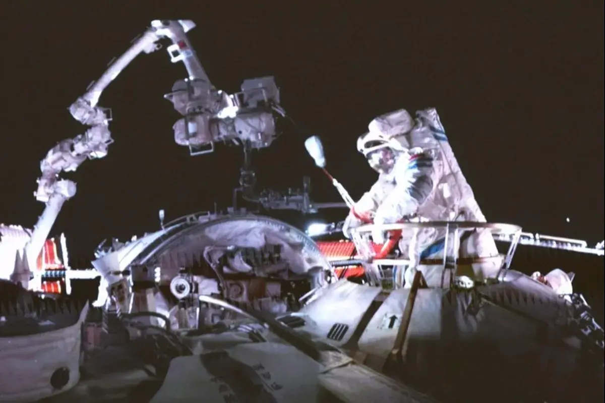 Lee más sobre el artículo Qué hacen los astronautas de la Shenzhou XX después de más de 50 días en el espacio