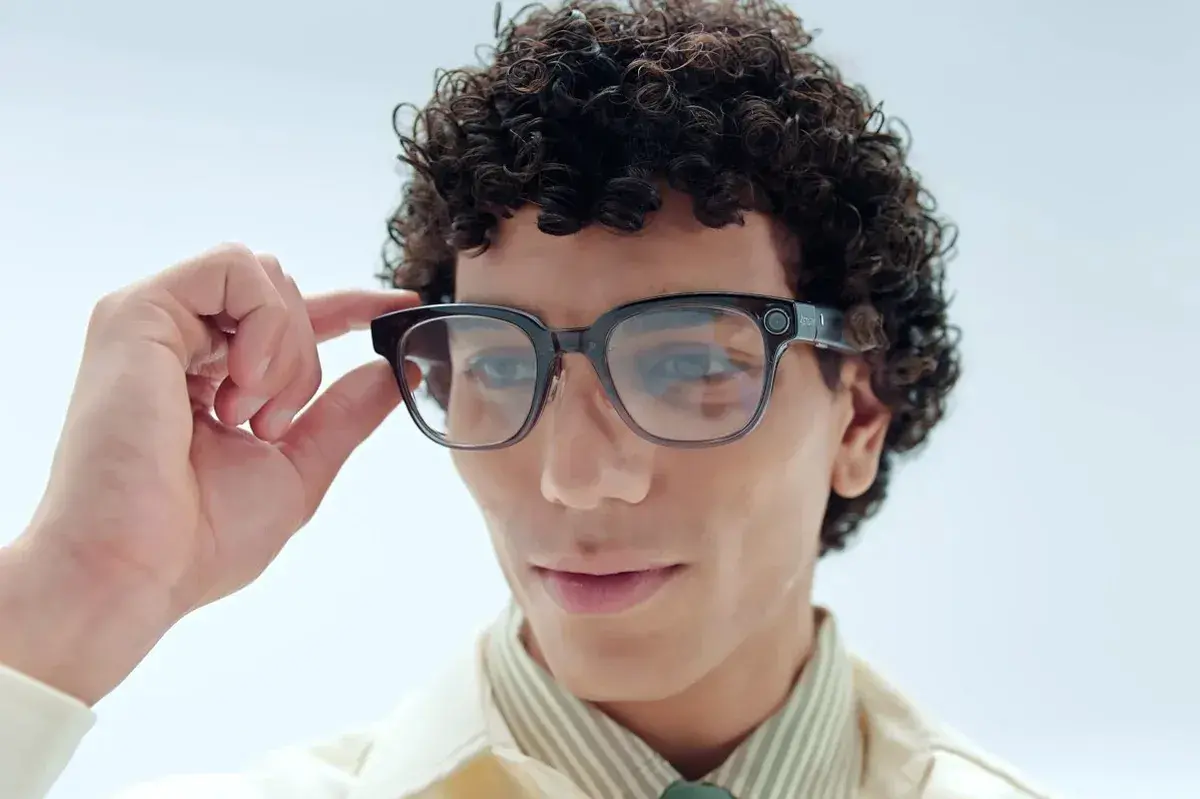 Lee más sobre el artículo Ant Group impulsa una adopción más amplia de gafas inteligentes con inteligencia artificial para pagos móviles