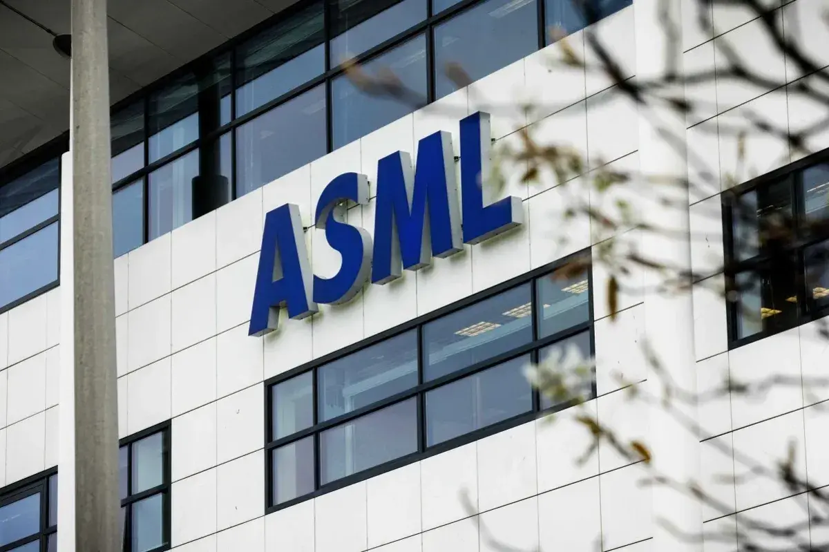 Lee más sobre el artículo ASML lanza un proyecto científico en China para descubrir nuevos talentos en litografía