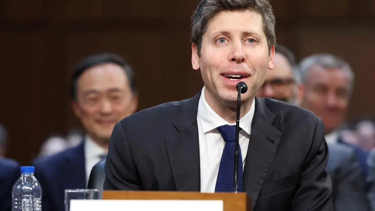 Lee más sobre el artículo Sam Altman afirma que Meta ofreció bonificaciones de 100 millones de dólares a los empleados de OpenAI