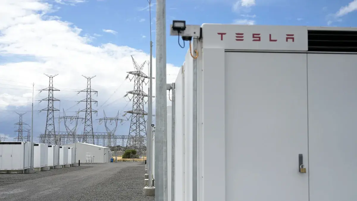 Lee más sobre el artículo Tesla firma el primer acuerdo para construir la planta de energía de baterías a escala de red más grande de China