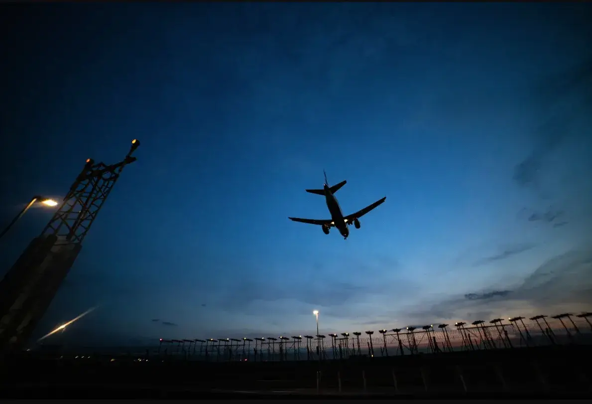 Lee más sobre el artículo El FBI y empresas de ciberseguridad afirman que un equipo de piratas informáticos prolíficos ahora tiene como objetivo a las aerolíneas y al sector del transporte