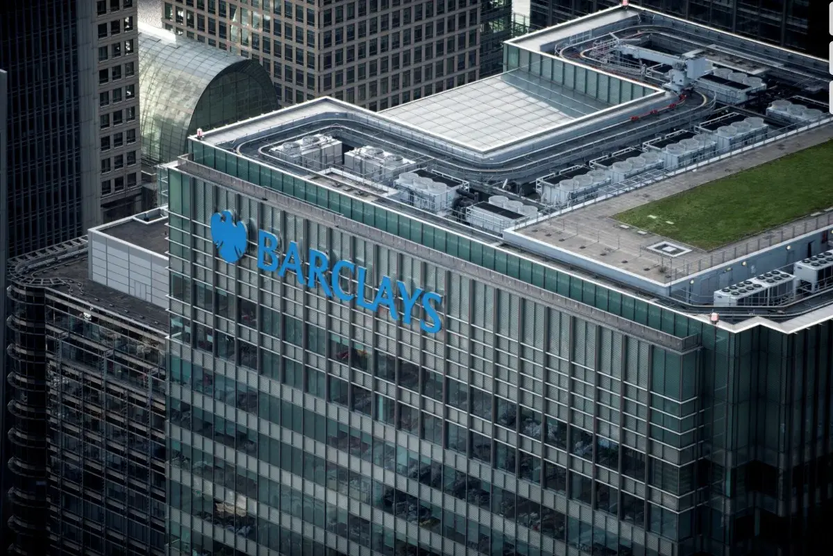 Lee más sobre el artículo Barclays implementará Microsoft 365 Copilot para 100.000 empleados, transformando su experiencia