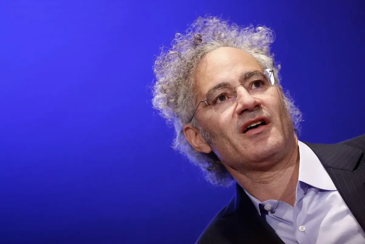 Lee más sobre el artículo La IA podría desencadenar «profundos trastornos sociales» que muchas élites están ignorando, advierte el director ejecutivo de Palantir, Alex Karp