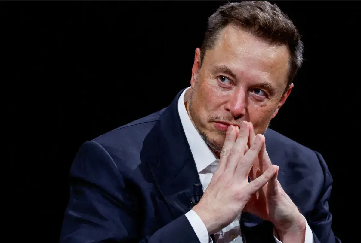 Lee más sobre el artículo Elon Musk arremete contra Dan Ives, el optimista de Tesla, por las propuestas de junta directiva: «¡Cállate!»