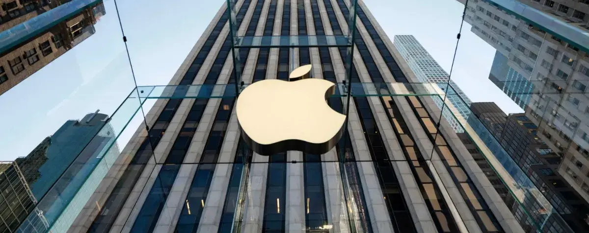 Lee más sobre el artículo Apple considera impulsar la IA con Anthropic u OpenAI mientras replantea el futuro de Siri