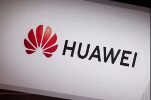 Lee más sobre el artículo La empresa china Huawei debe enfrentar cargos criminales en Estados Unidos, dictamina un juez