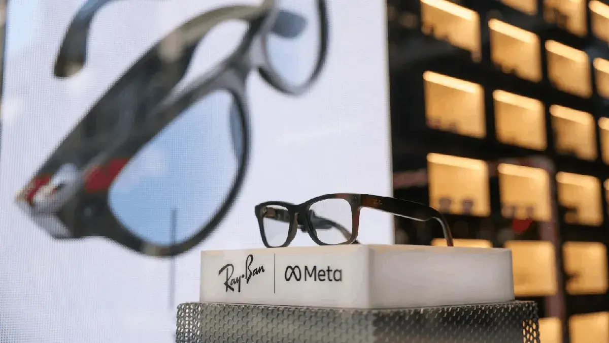 Lee más sobre el artículo Los ingresos por las gafas inteligentes Ray-Ban Meta se triplicaron durante el año, según EssilorLuxottica