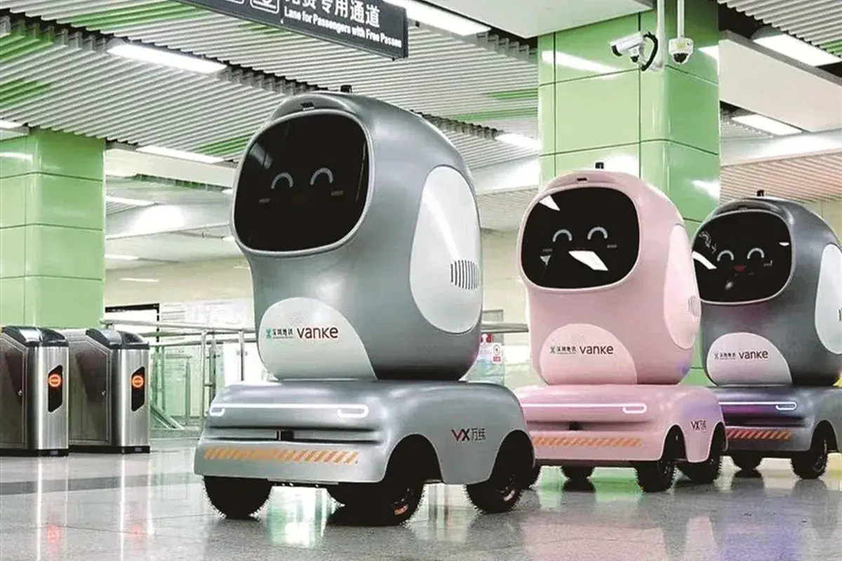 Lee más sobre el artículo En China, robots repartidores ahora viajan en el metro para reabastecer las tiendas 7-Eleven