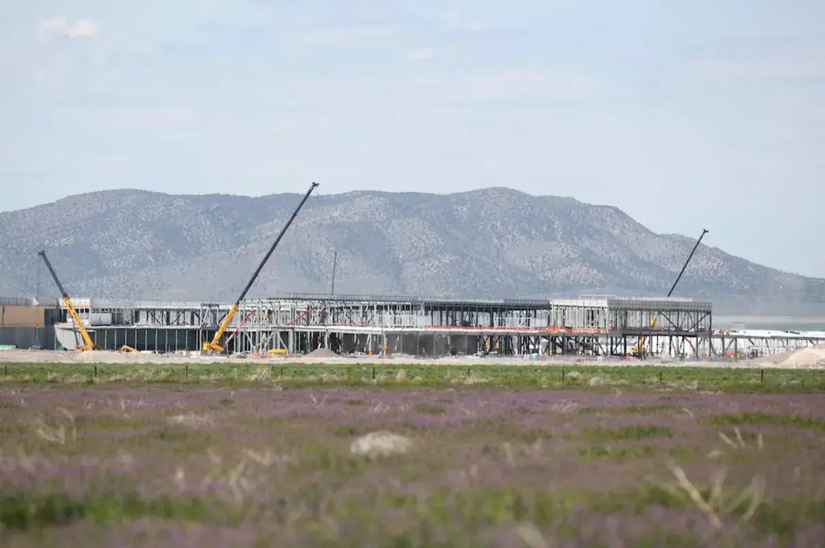 Lee más sobre el artículo Meta compartirá los costos de infraestructura de IA mediante la venta de activos por 2.000 millones de dólares