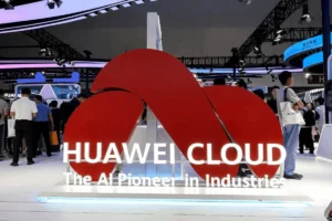 Lee más sobre el artículo Huawei reestructura su unidad de computación en la nube para priorizar la IA en medio de la guerra tecnológica entre China y EE.UU.