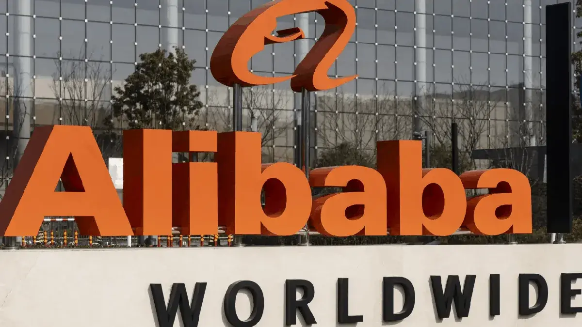 Lee más sobre el artículo Las acciones de Alibaba suben un 19% gracias a la aceleración de su división de computación en la nube y al informe sobre un nuevo chip de IA