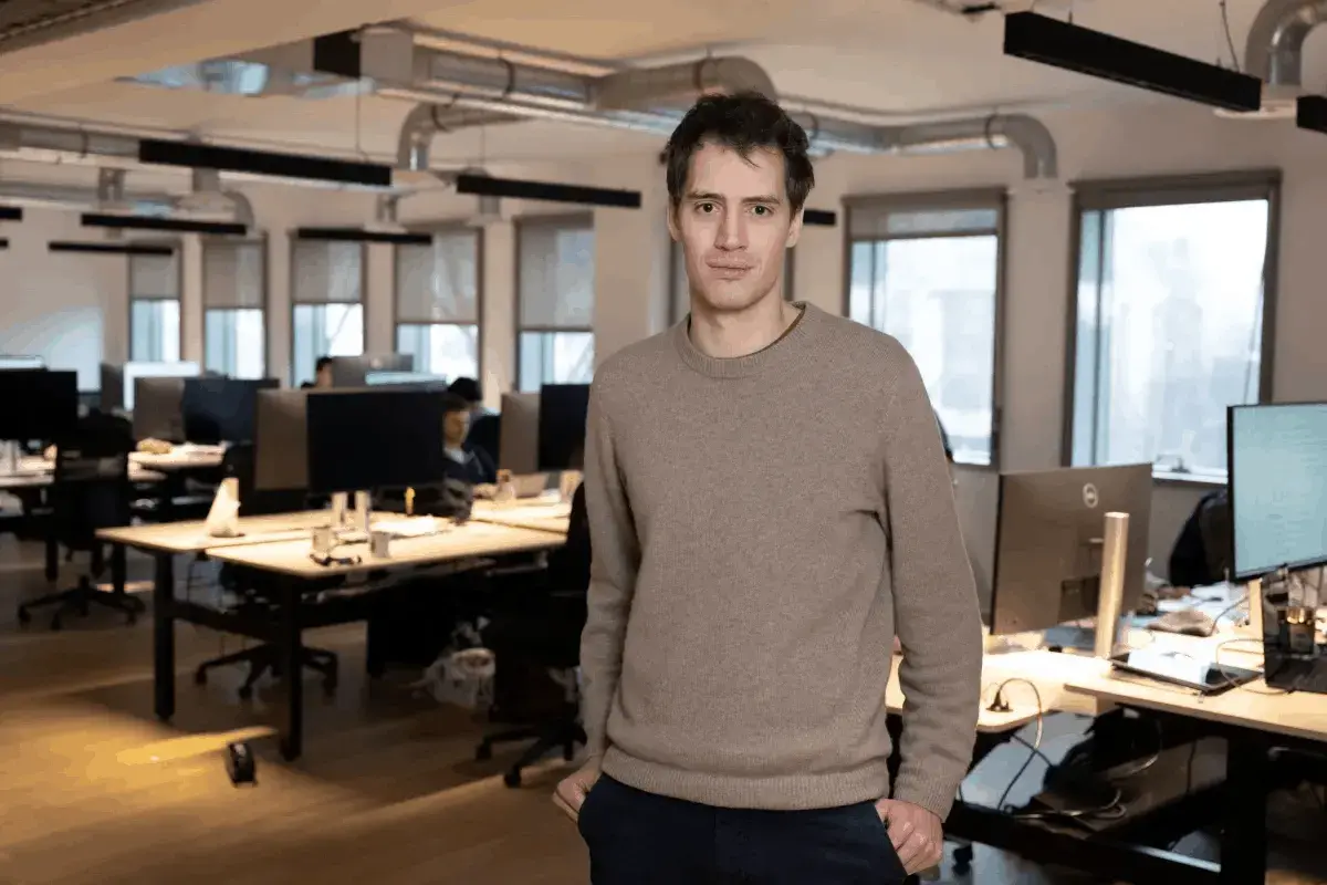 Lee más sobre el artículo Según se informa, Mistral, el gigante francés de inteligencia artificial, está a punto de asegurar una valoración de 14 mil millones de dólares