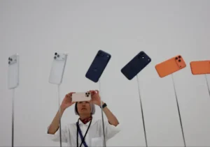 Lee más sobre el artículo Apple mantiene bajos los precios de los nuevos iPhone ante las amenazas de aranceles de Trump