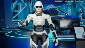 Lee más sobre el artículo Este robot puede abrirte la puerta del auto: Así es la nueva propuesta de Omoda & Jaecoo