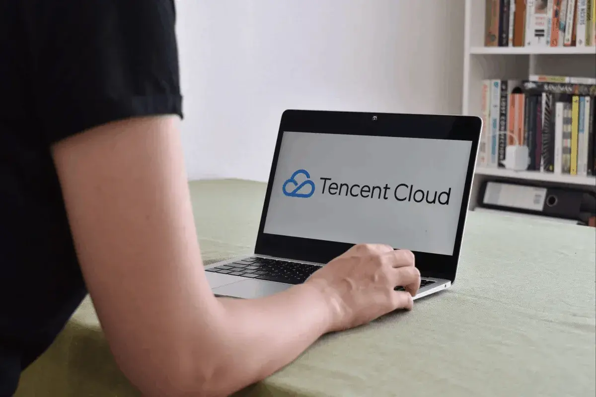 Lee más sobre el artículo Tencent impulsa la adopción de chips de IA chinos mientras China continental reduce su dependencia de Nvidia