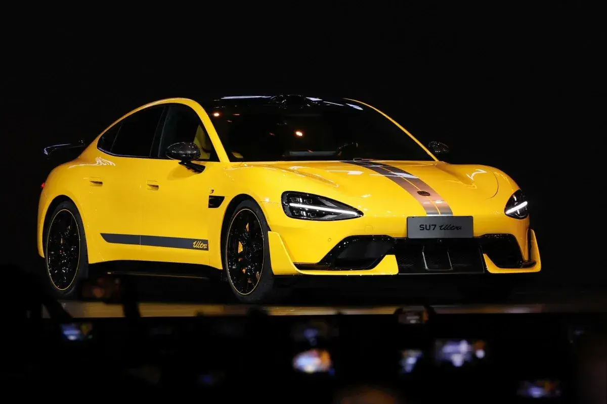 Lee más sobre el artículo Xiaomi se enfrenta a Porsche con vehículos eléctricos de lujo personalizados en China