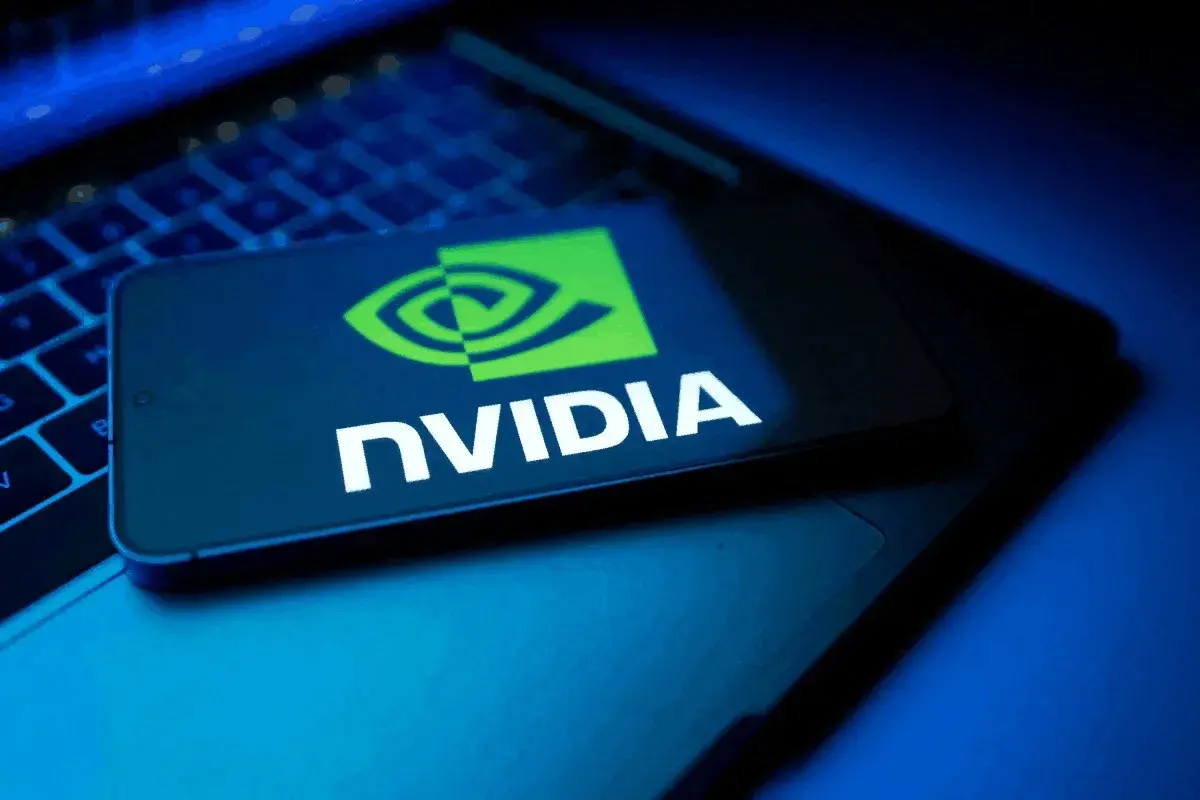 Lee más sobre el artículo Nvidia se convierte en la primera empresa del mundo en alcanzar los 5 billones de dólares gracias al auge de la IA