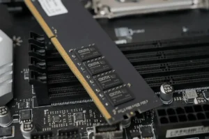 Lee más sobre el artículo CXMT inicia la producción de chips de memoria LPDDR5X avanzados mientras China reduce la brecha tecnológica