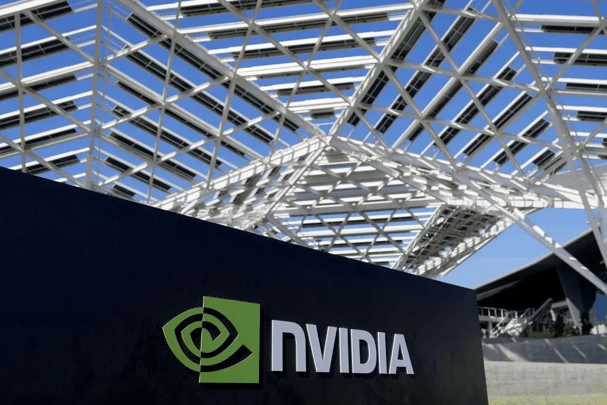 Lee más sobre el artículo El equipo de Trump considera vender chips H200 de Nvidia a China, según fuentes internas