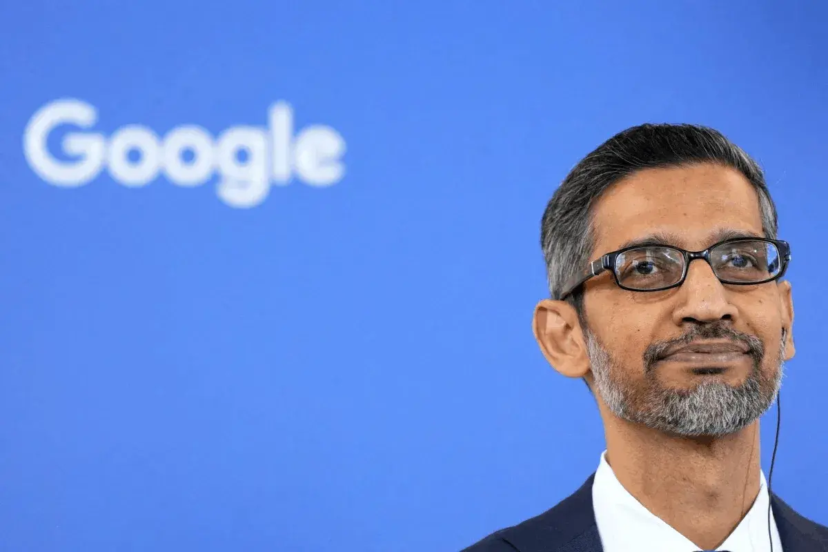 Lee más sobre el artículo El CEO de Google, Sundar Pichai, advierte que ninguna empresa es inmune si estalla la burbuja de la IA, haciéndose eco de los temores de la era puntocom