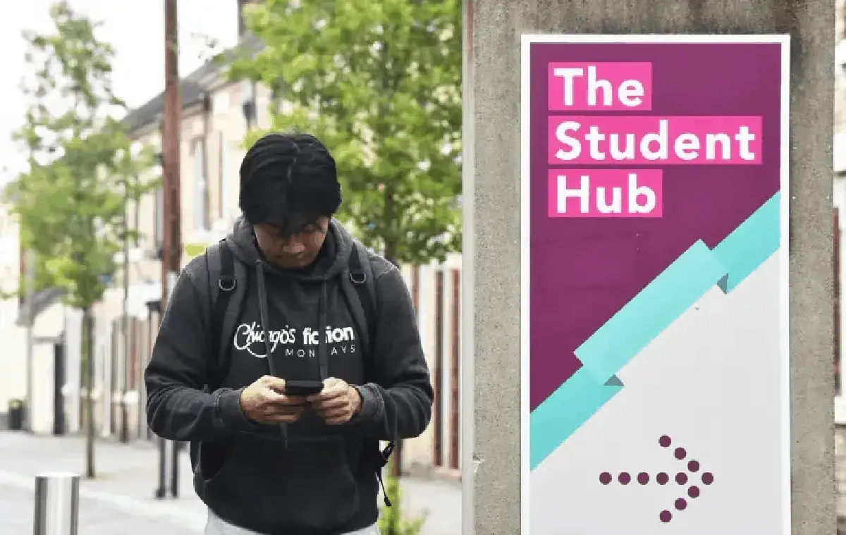Lee más sobre el artículo Estudiantes universitarios del Reino Unido expresan su preocupación por los trabajos académicos generados por IA