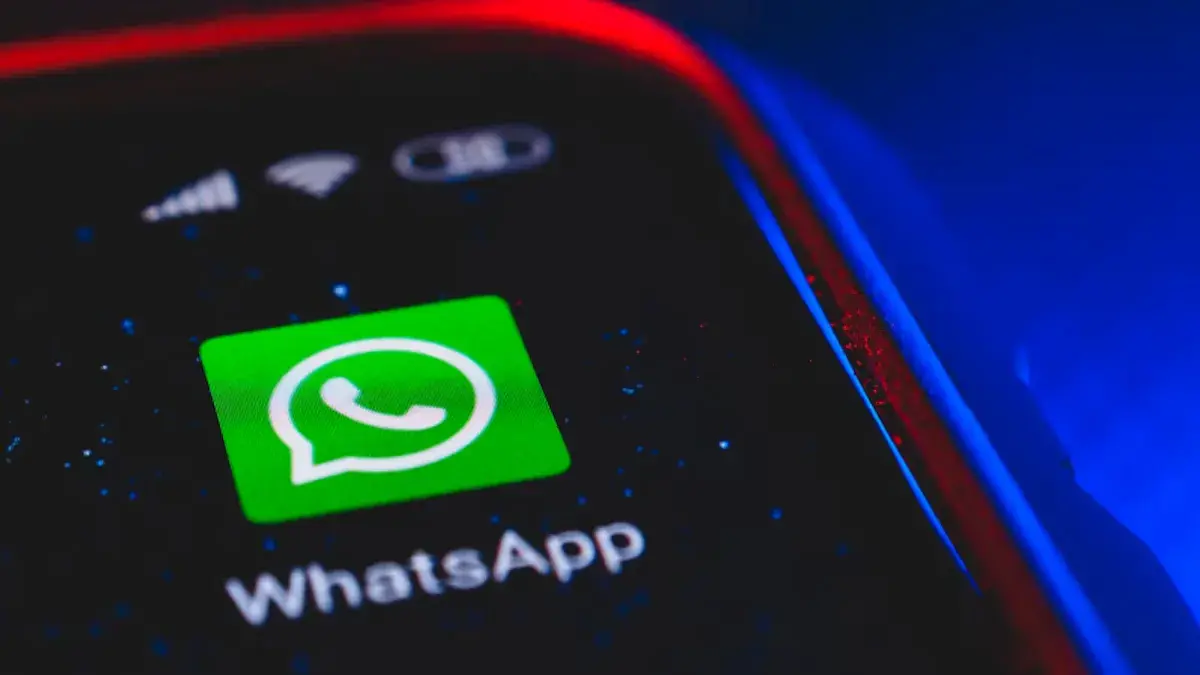 Lee más sobre el artículo ¿Por qué WhatsApp está sacando ChatGPT y Copilot dentro de su aplicación?