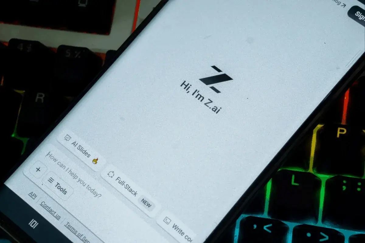 Lee más sobre el artículo Z.ai de China publica herramienta de agente de IA para teléfonos tras las críticas de ByteDance por su privacidad