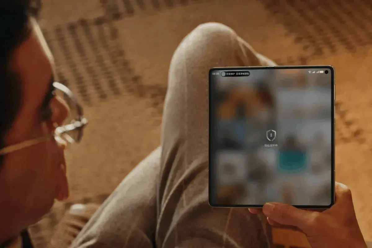 Lee más sobre el artículo Huawei, de China, intensifica su competencia en el mercado de smartphones plegables con el lanzamiento global del delgado Mate X7