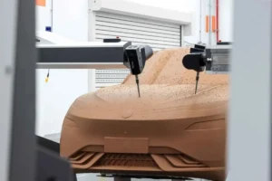 Lee más sobre el artículo La apuesta de 3.500 millones de dólares de Volkswagen: ¿podrá recuperar cuota de mercado en el competitivo mercado automovilístico chino?