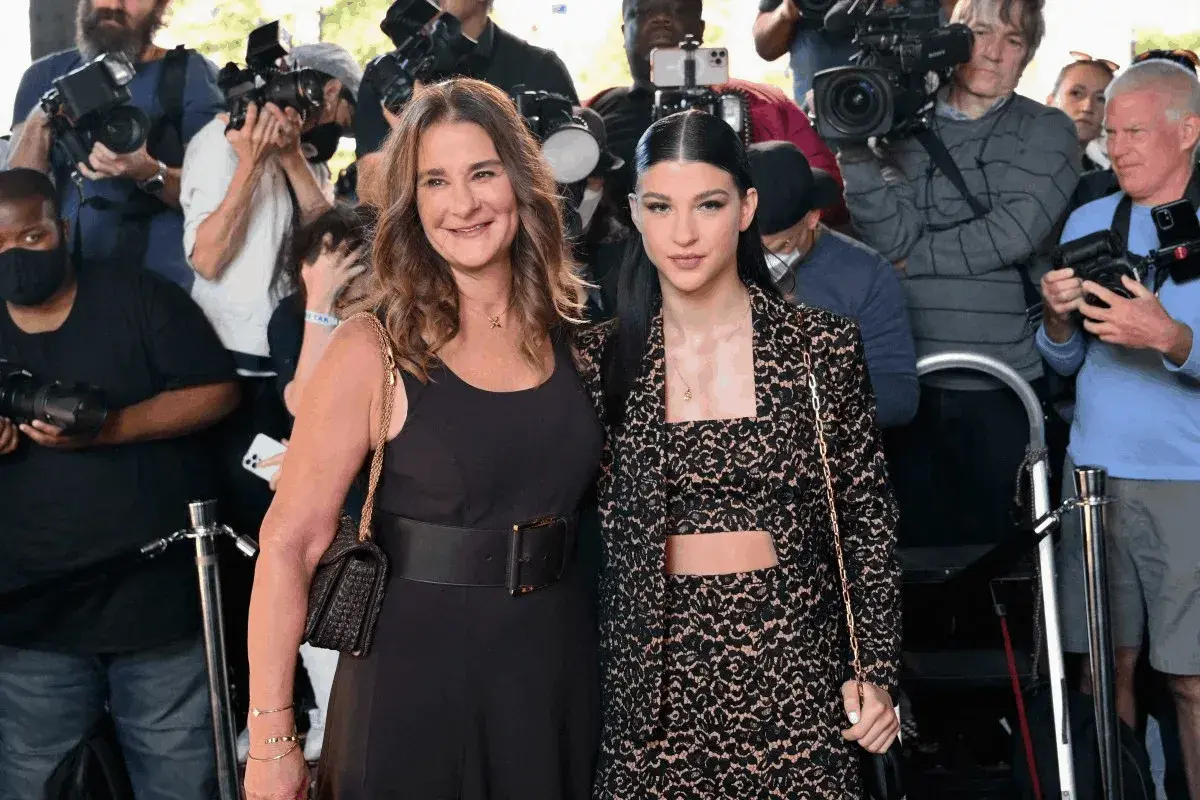 Lee más sobre el artículo La hija de Bill Gates obtiene 30 millones de dólares para una empresa de inteligencia artificial respaldada por estrellas