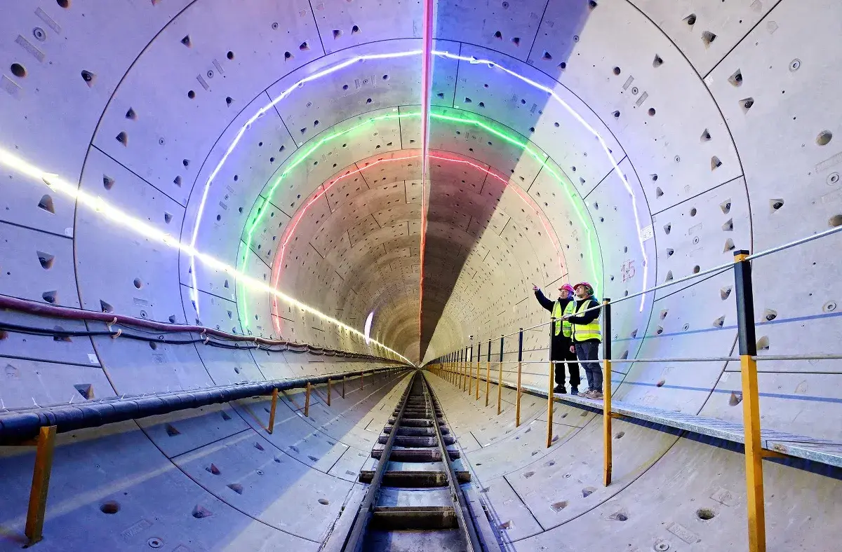 Lee más sobre el artículo La tuneladora de alta velocidad más grande del mundo supera los 10.000 metros de profundidad bajo el río Yangtze
