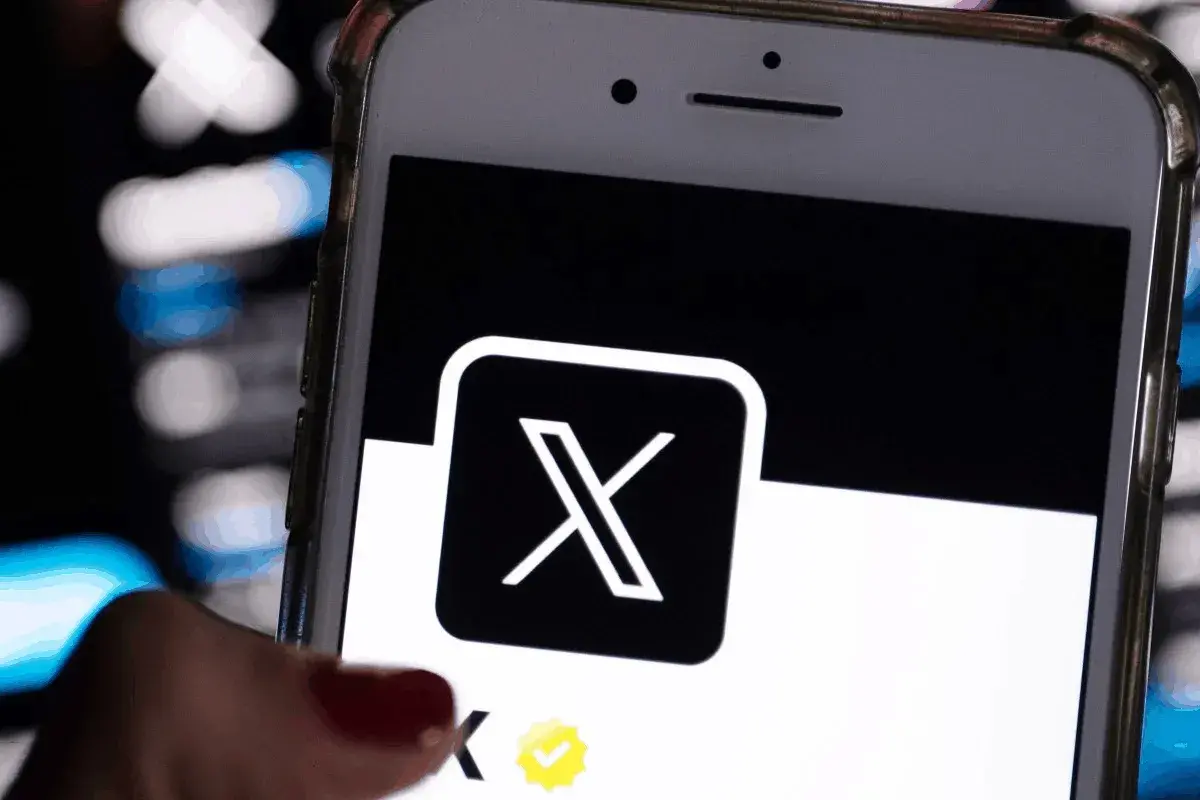 Lee más sobre el artículo Elon Musk abrirá el algoritmo X de código abierto en 7 días en medio del escrutinio global