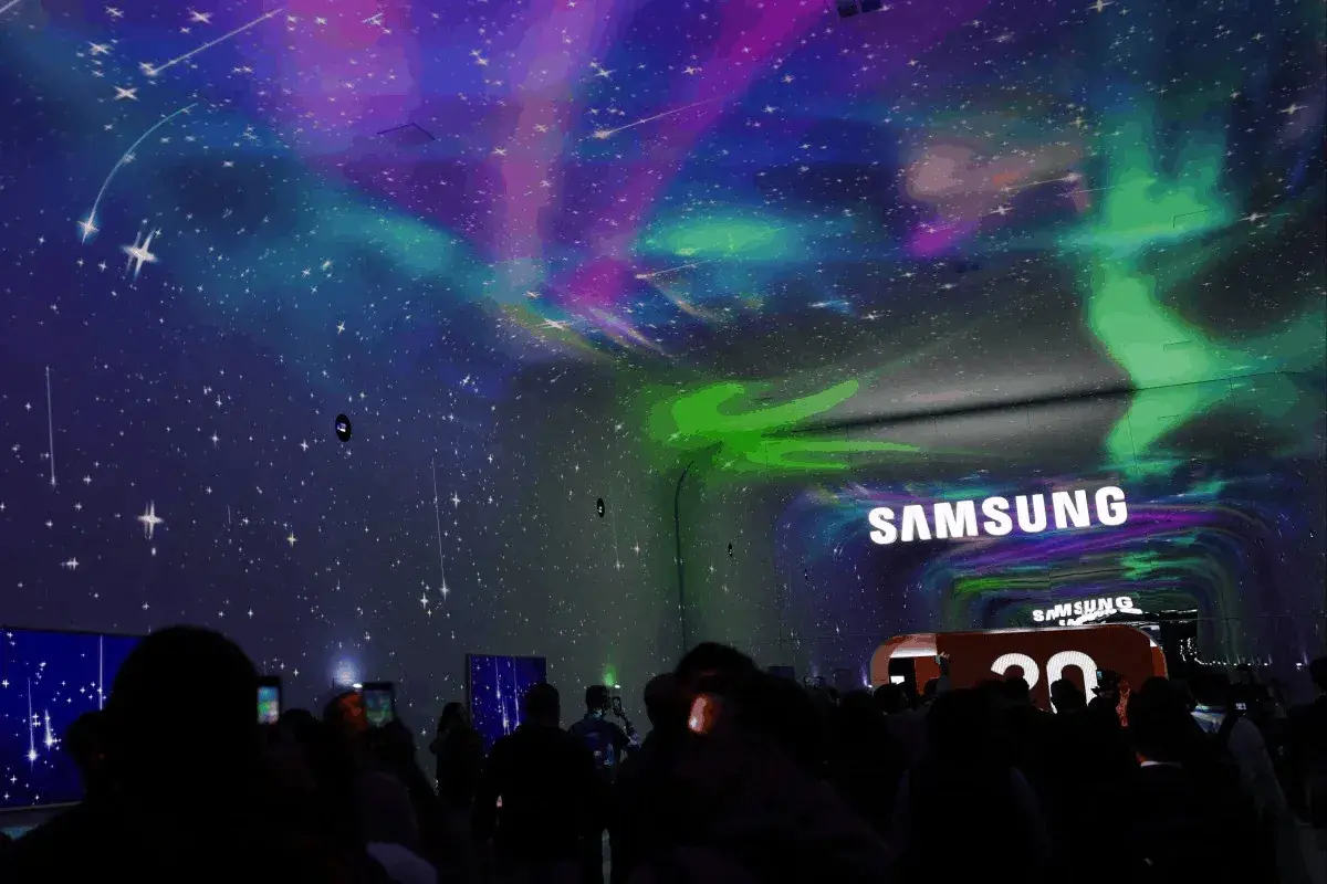 Lee más sobre el artículo Es probable que Samsung anuncie un aumento del 160% en sus ganancias del cuarto trimestre, impulsado por el auge de la IA que dispara los precios de los chips