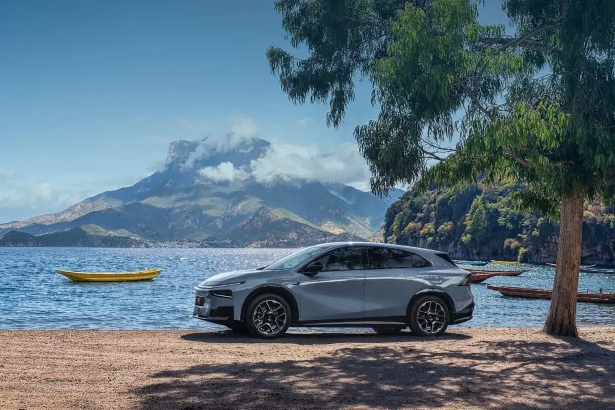 Lee más sobre el artículo Xpeng de China presenta una versión híbrida de su SUV con la mayor autonomía del mundo