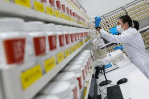 Lee más sobre el artículo Empresas de medicina tradicional china de la China continental aprovechan el capital de Hong Kong para impulsar su expansión global