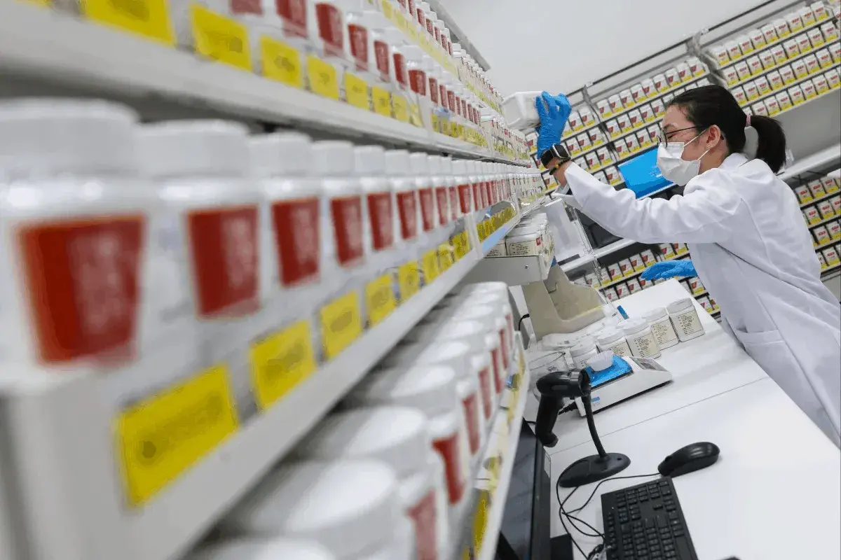 En este momento estás viendo Empresas de medicina tradicional china de la China continental aprovechan el capital de Hong Kong para impulsar su expansión global