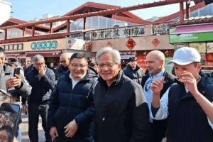 Lee más sobre el artículo El CEO de Nvidia visita Shanghái en medio de nuevas señales de deshielo en China