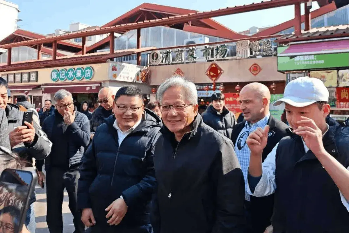 Lee más sobre el artículo El CEO de Nvidia visita Shanghái en medio de nuevas señales de deshielo en China