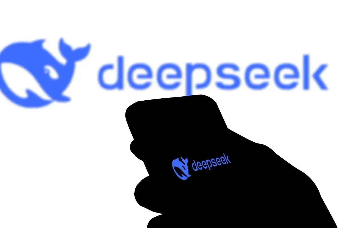 Lee más sobre el artículo Un estudio de Google revela que los modelos de IA de DeepSeek y Alibaba imitan la inteligencia colectiva humana