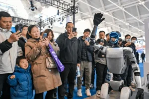 Lee más sobre el artículo Unitree de China envía más de 5.500 robots humanoides en 2025, superando a sus pares estadounidenses
