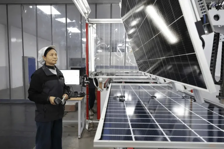 La nueva estrategia energética de China busca proteger la economía de las crisis y cumplir los objetivos climáticos