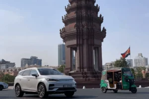 Lee más sobre el artículo Por qué Tesla se quedó atrás de BYD y por qué no será fácil alcanzarla