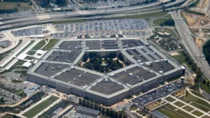 Lee más sobre el artículo Grok se alista en el Pentágono: La IA de Elon Musk gestionará sistemas clasificados de defensa