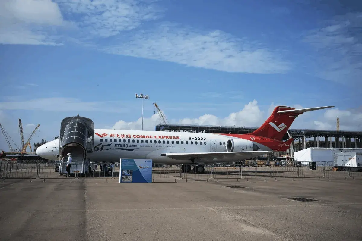En este momento estás viendo El avión C909 de China alcanza un impulso internacional gracias a la financiación de una aerolínea que lo adopte