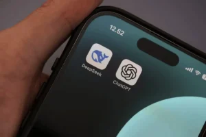 Lee más sobre el artículo China multa a empresas por servicios falsos de ChatGPT y DeepSeek en medio de un endurecimiento de la gobernanza de la IA