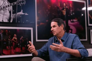 Lee más sobre el artículo Bill Gurley dice que, en este momento, lo peor que puedes hacer por tu carrera es jugar a lo seguro